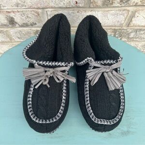 Cozy Black Knit Slippers Women’s Size 9